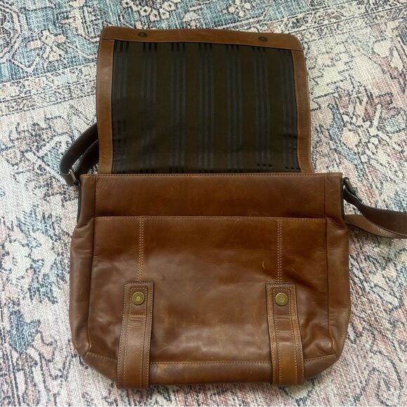 Frye NWT Logan Messenger Bag Dark Brown Leather MSRP $498 DB791 - Picture 14 of 16
